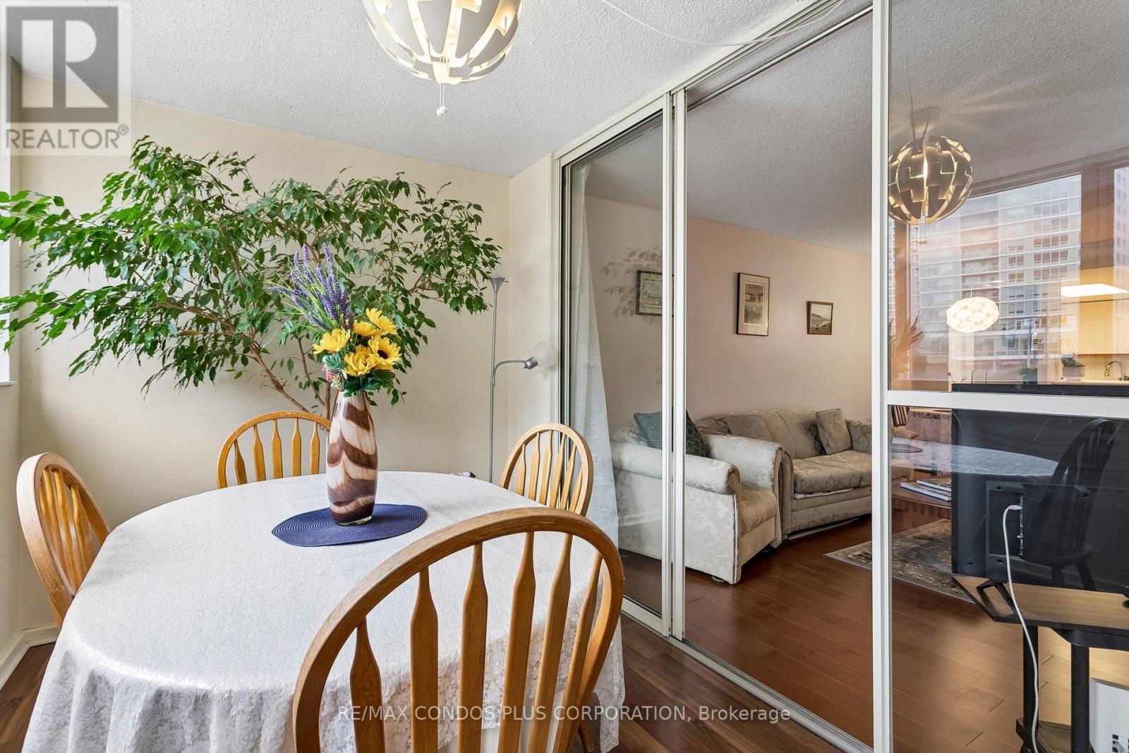 #204 15 MAITLAND PLACE - 12