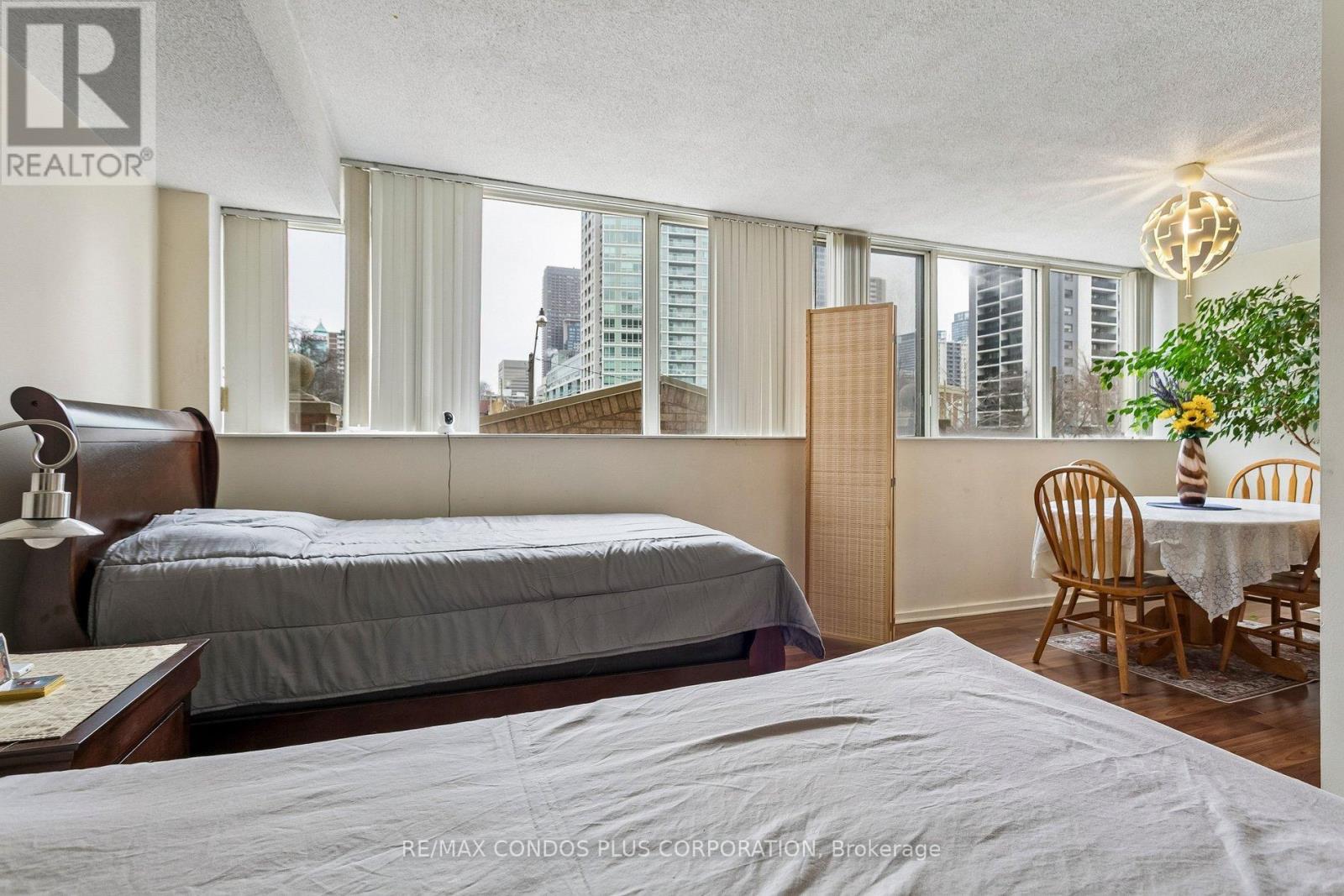 #204 15 MAITLAND PLACE - 15