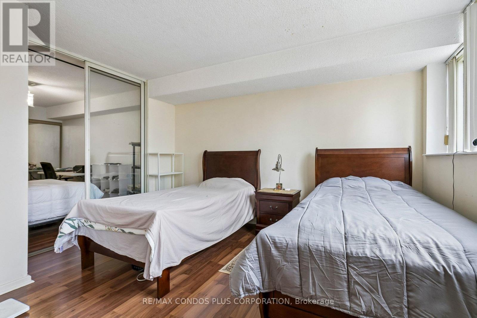#204 15 MAITLAND PLACE - 16