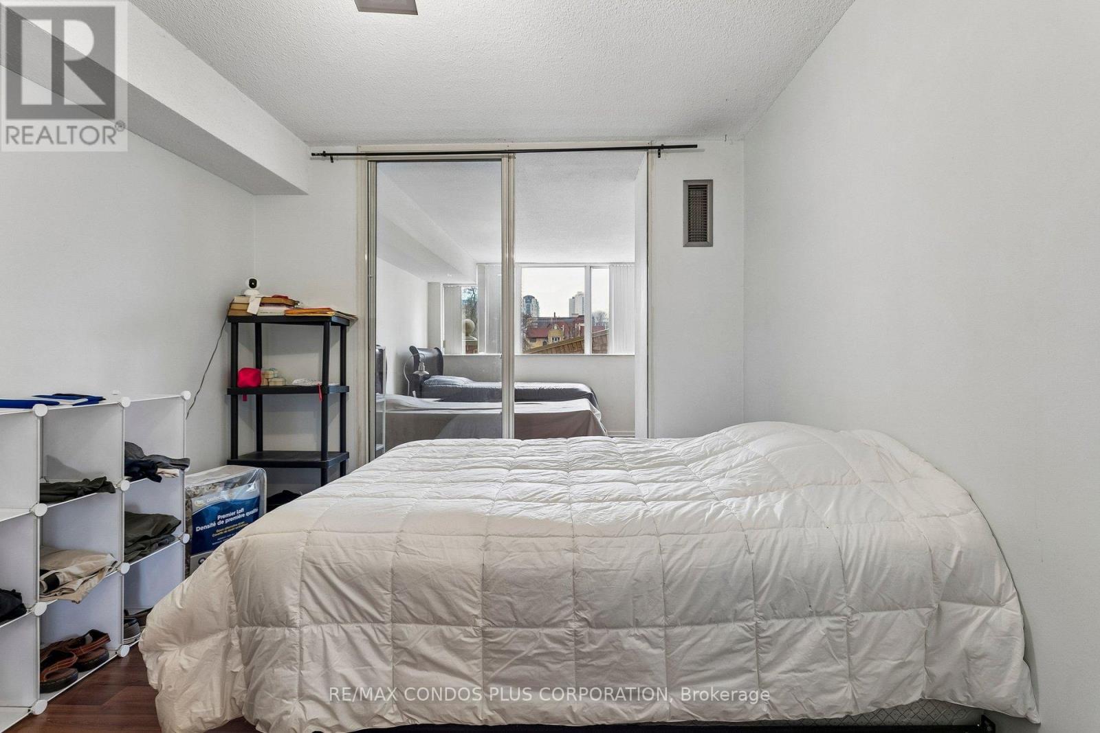 #204 15 MAITLAND PLACE - 17