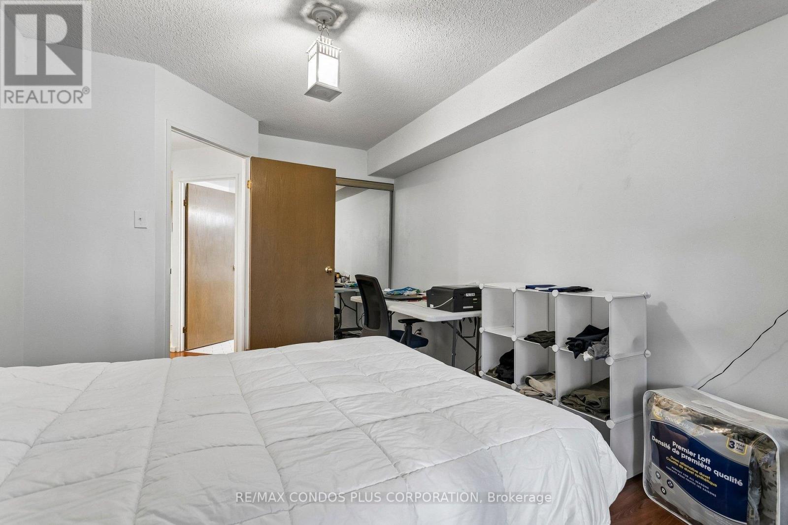 #204 15 MAITLAND PLACE - 19