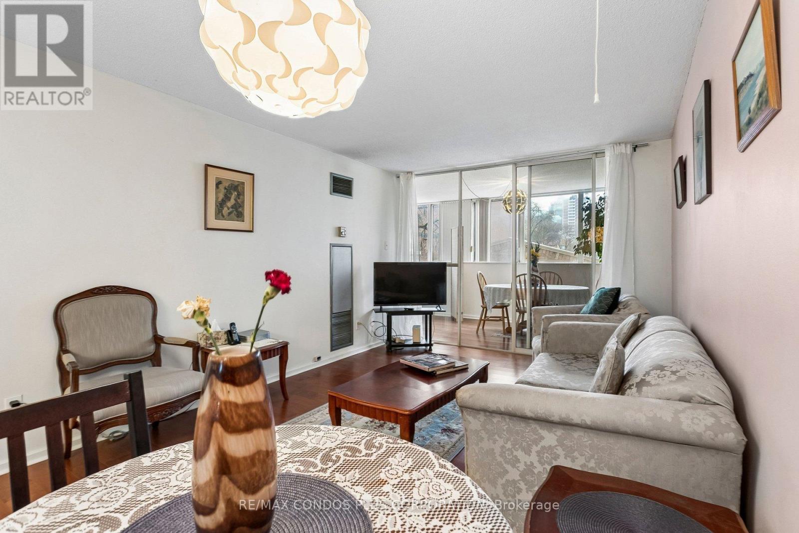 #204 15 MAITLAND PLACE - 3
