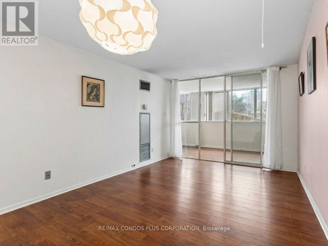 #204 15 MAITLAND PLACE - 4
