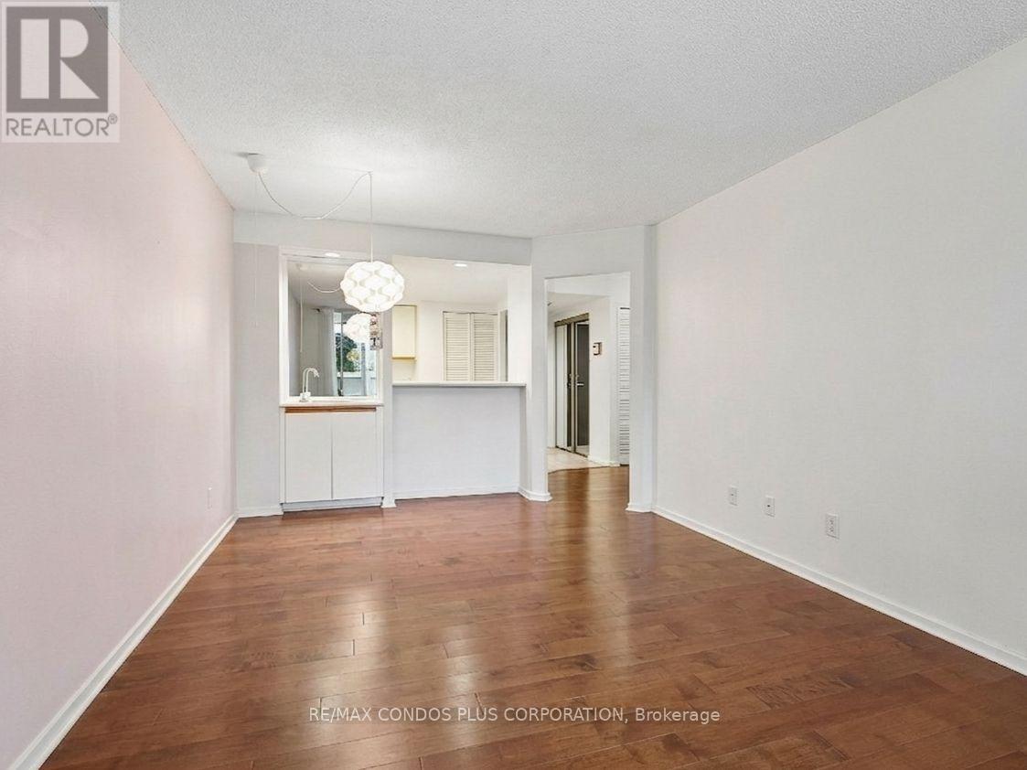 #204 15 MAITLAND PLACE - 6
