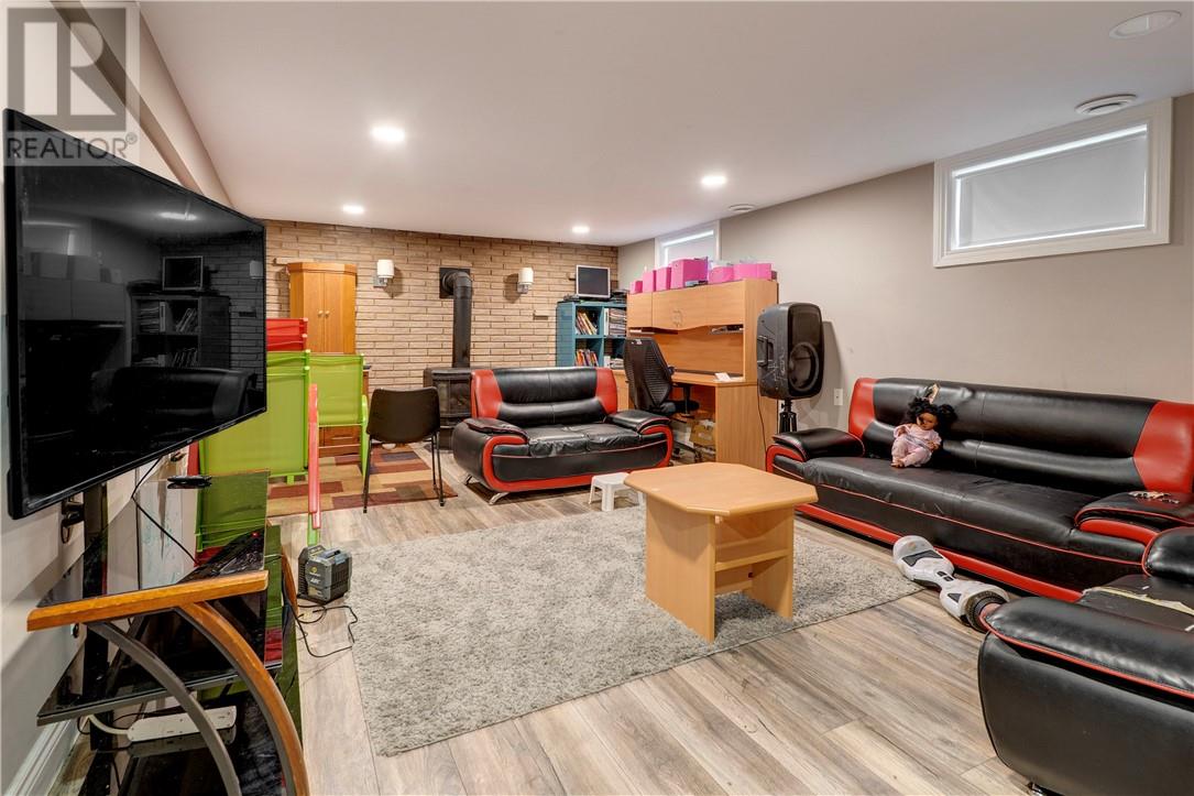 3341 Falconbridge Highway - 12