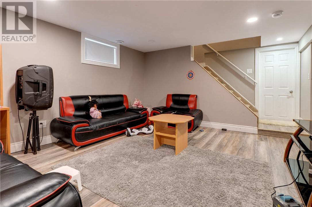 3341 Falconbridge Highway - 13
