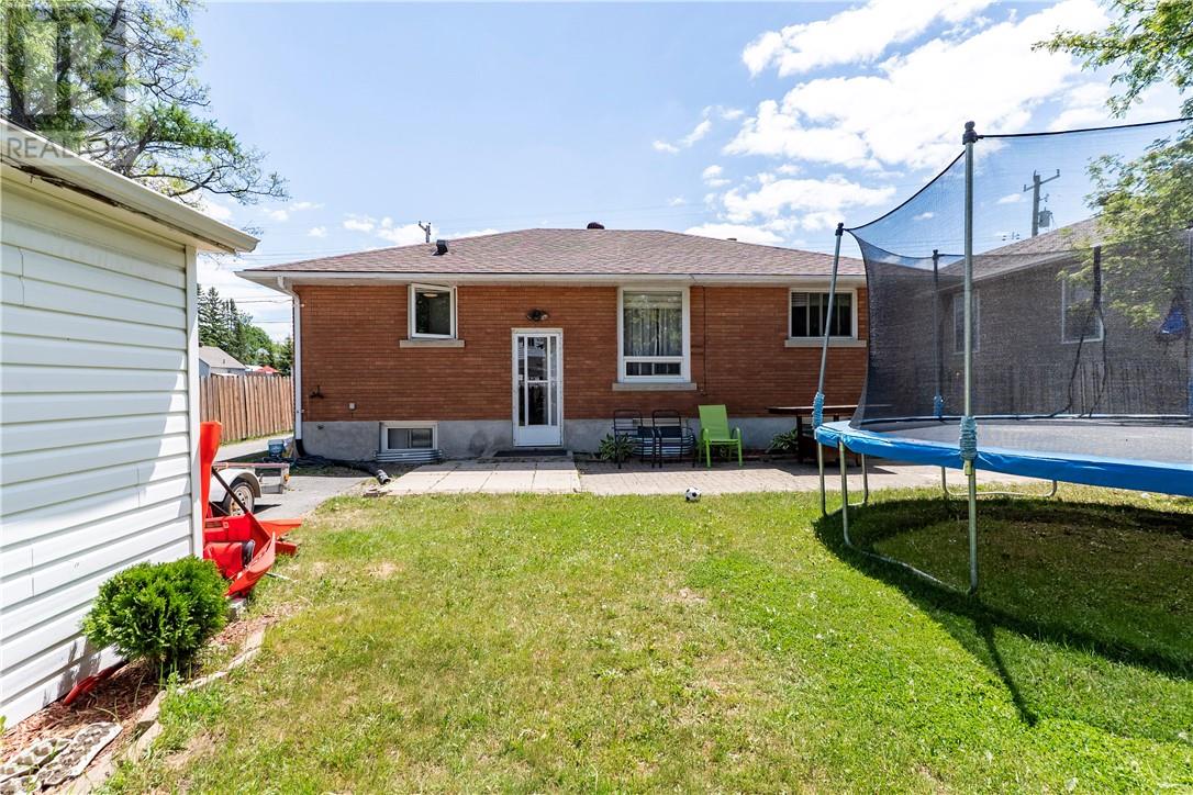 3341 Falconbridge Highway - 17