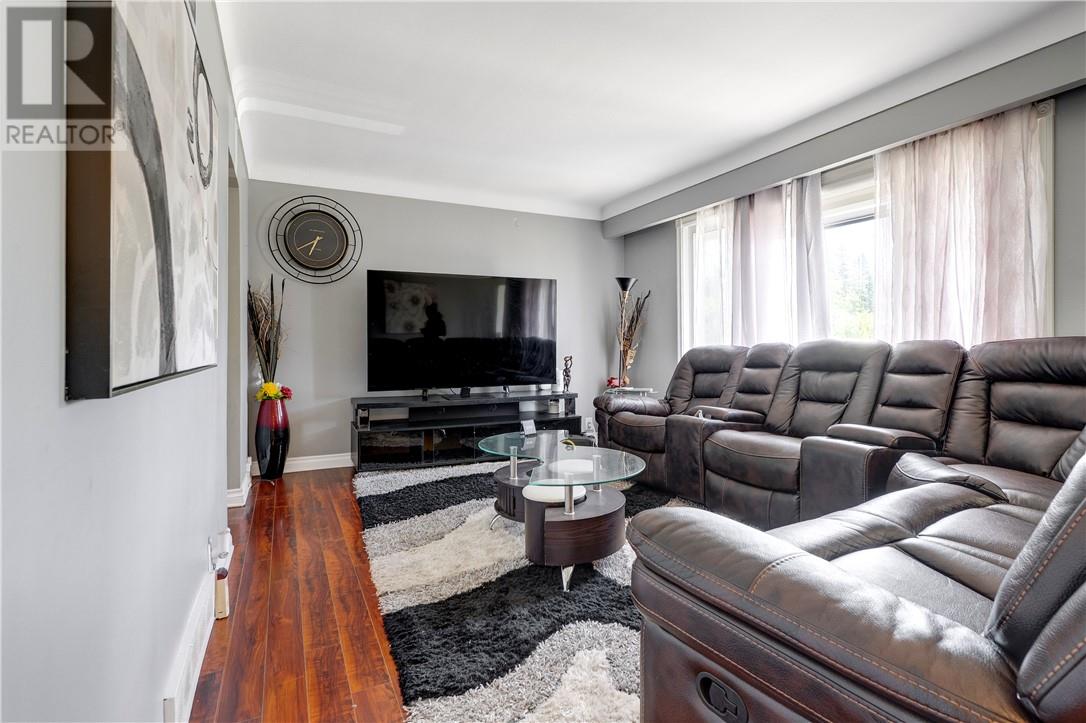 3341 Falconbridge Highway - 3
