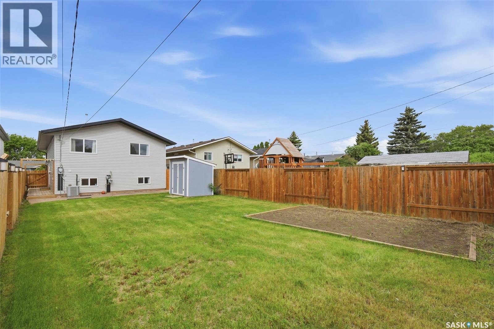 1521 Laura AVENUE — photo 29
