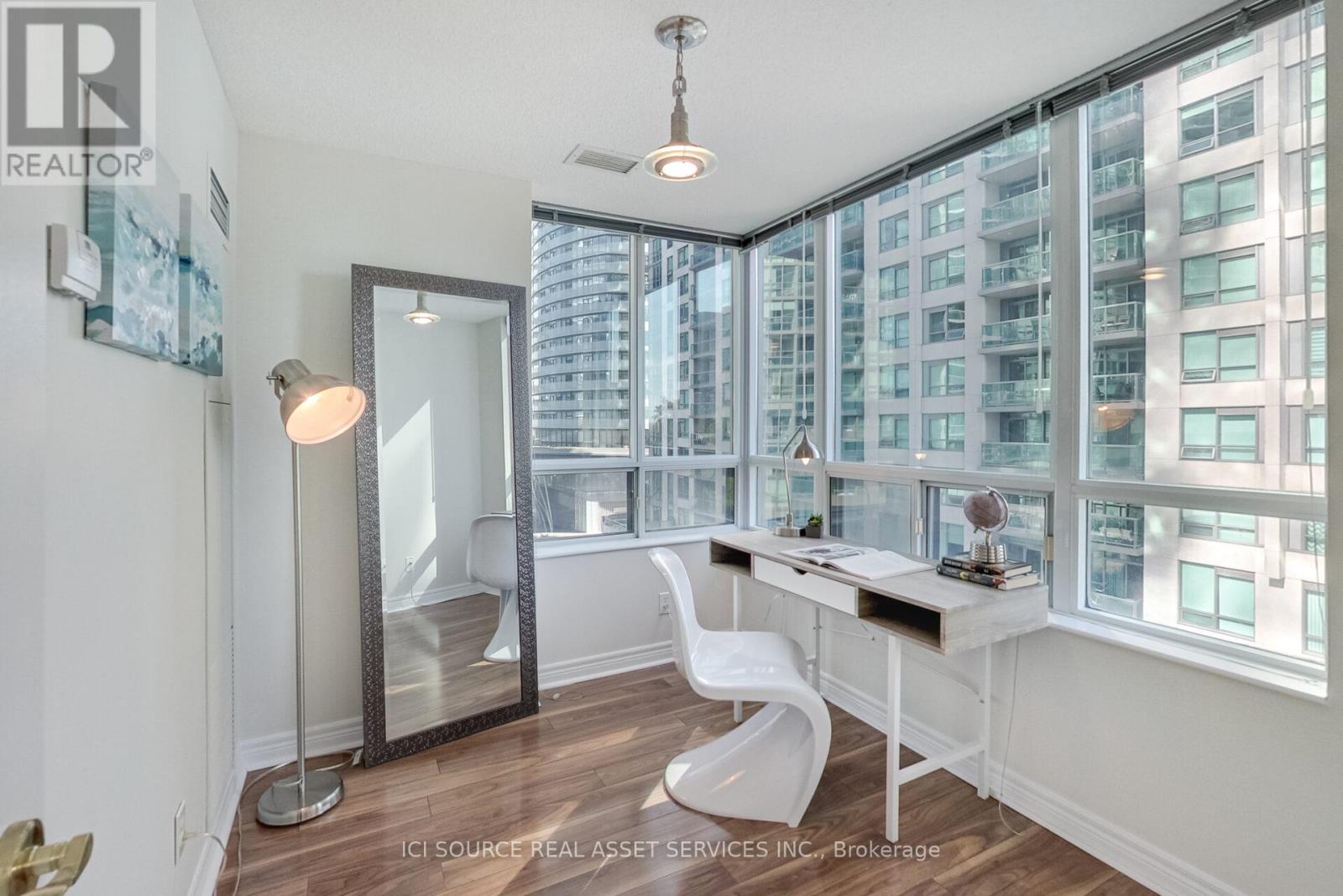 Listing photo of 607 - 51 LOWER SIMCOE STREET
