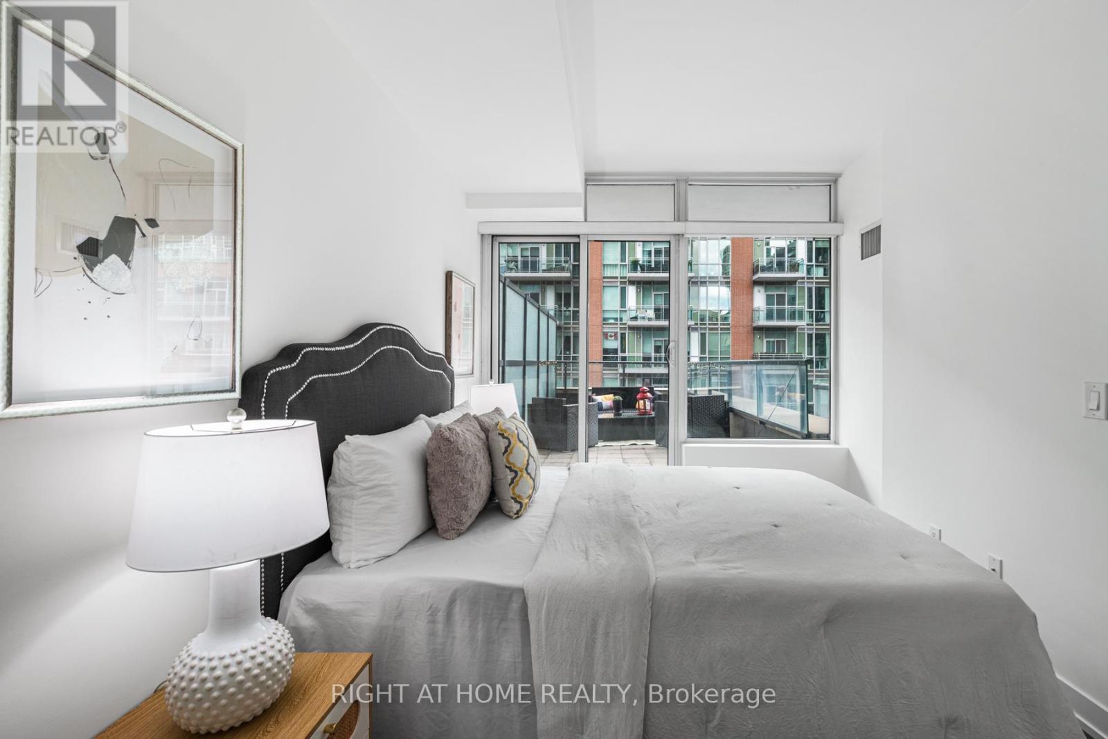 #312 105 GEORGE STREET - 17