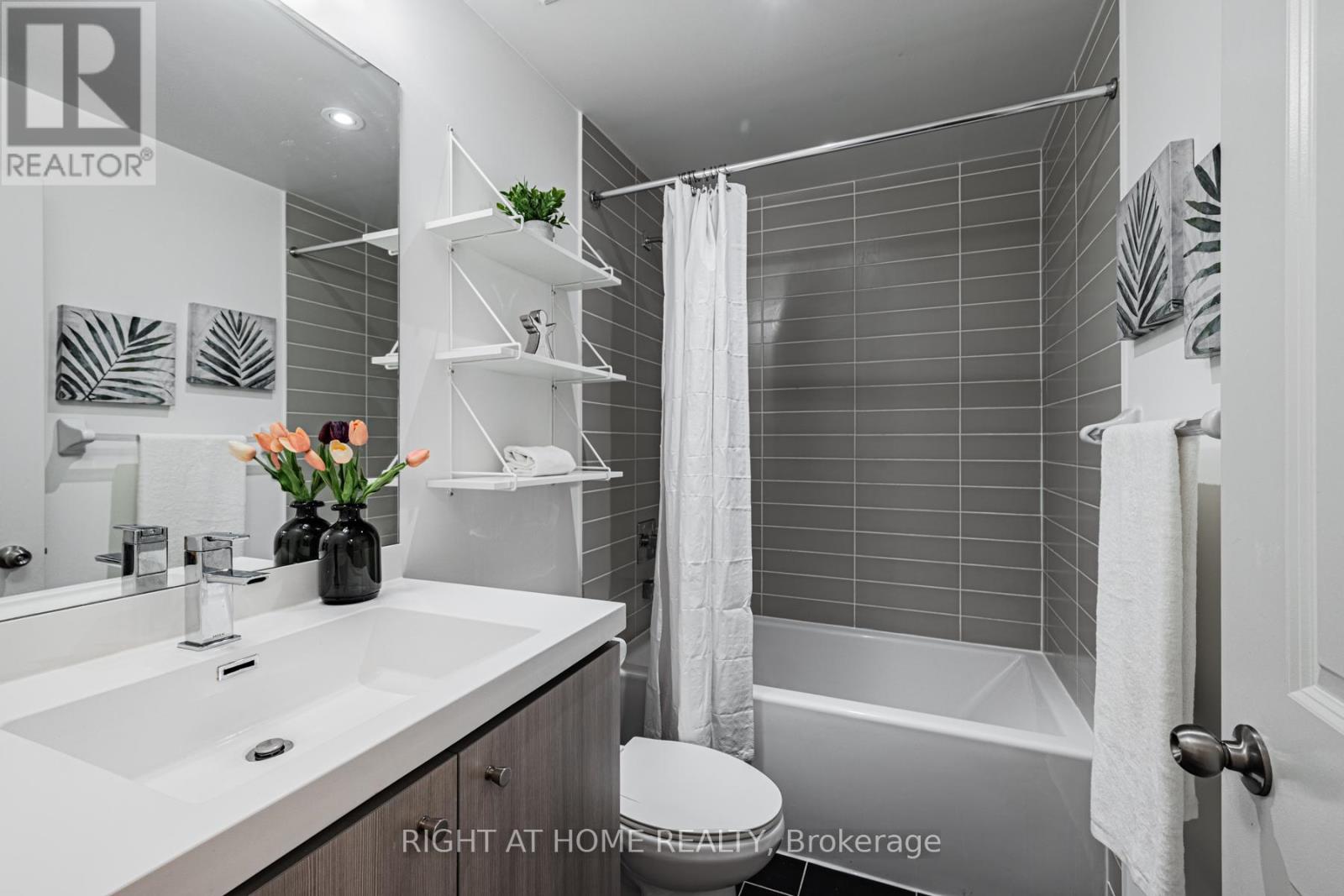 #312 105 GEORGE STREET - 20