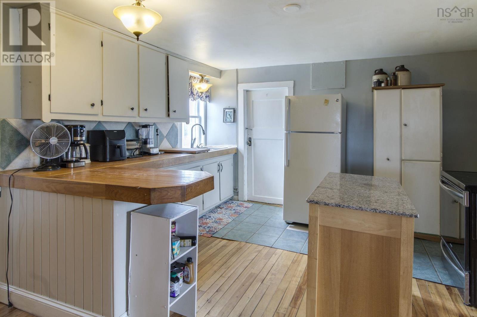 6209 Highway 1 - 6