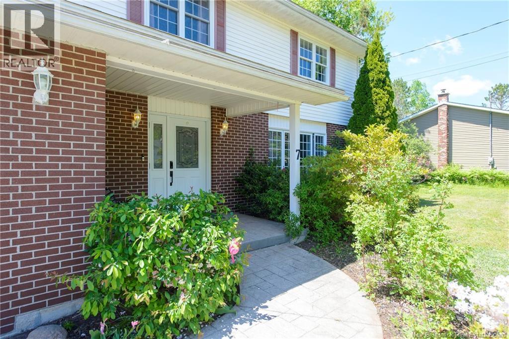 7 Baycrest Drive - 2