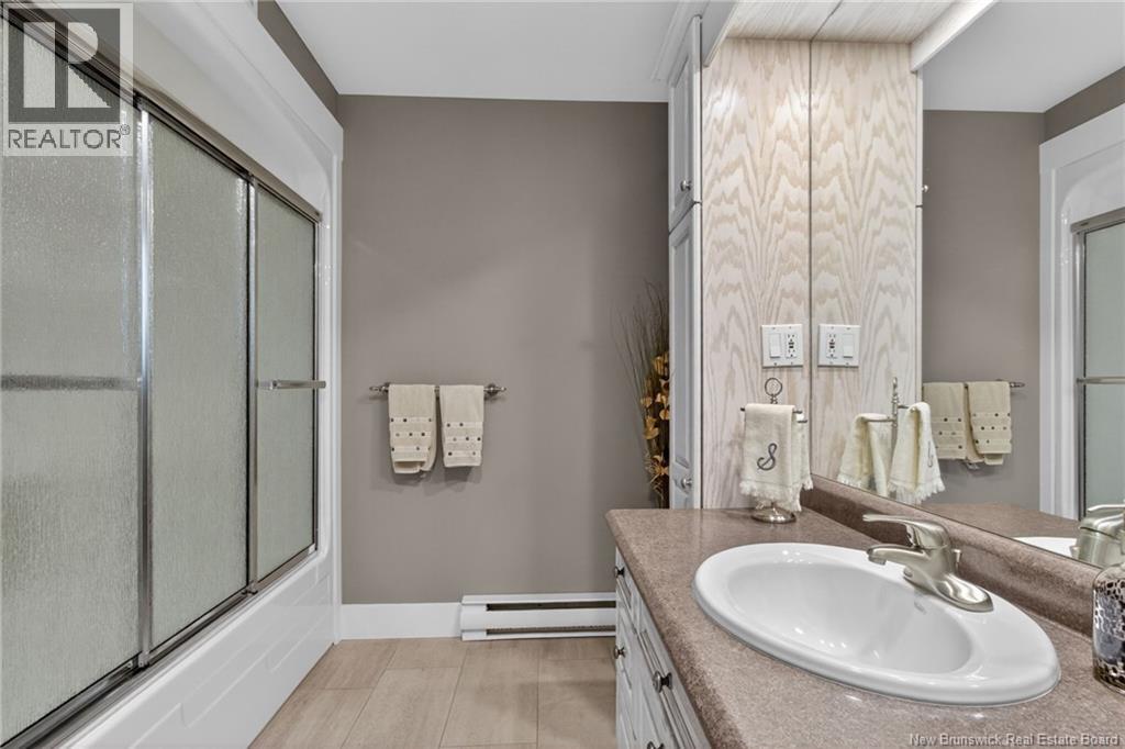 18 Morewood - Image 35