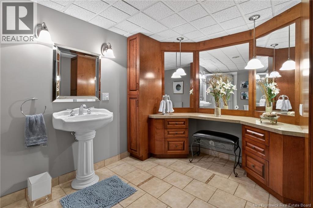 18 Morewood - Image 44