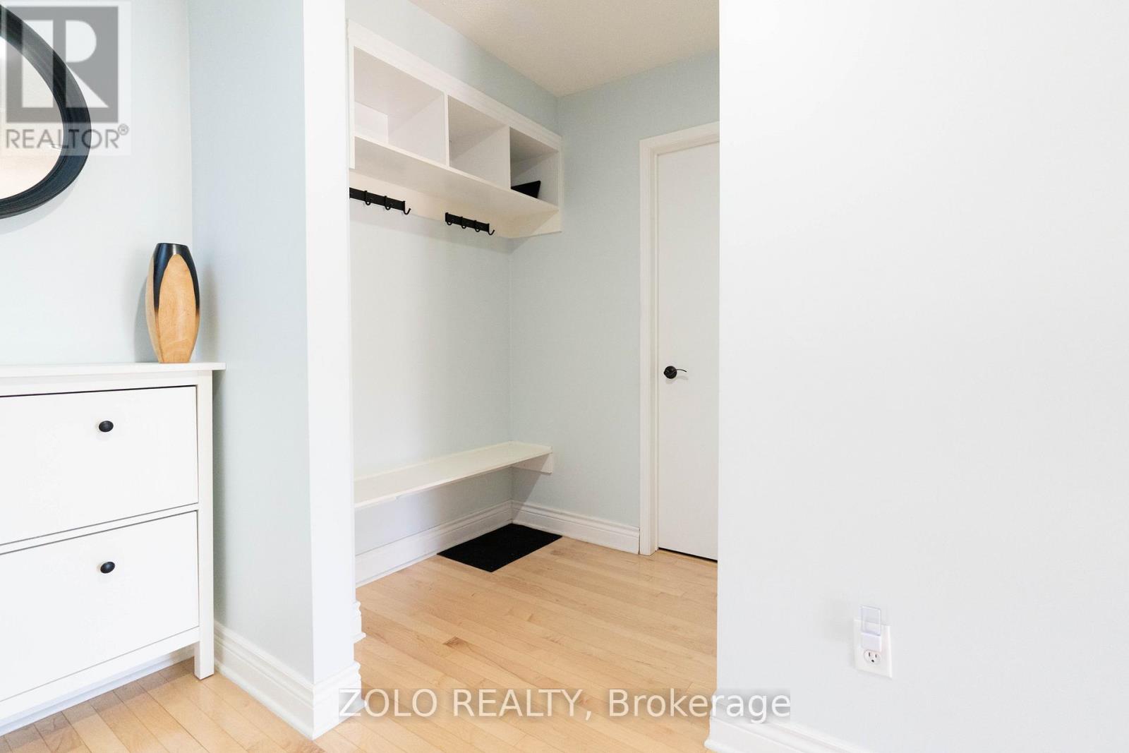 308 HOWARD CRESCENT - 6