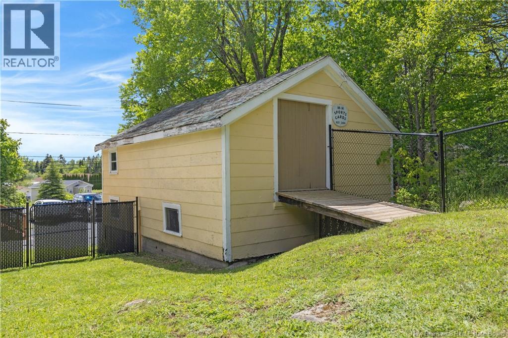 3437 Loch Lomond Road - 36