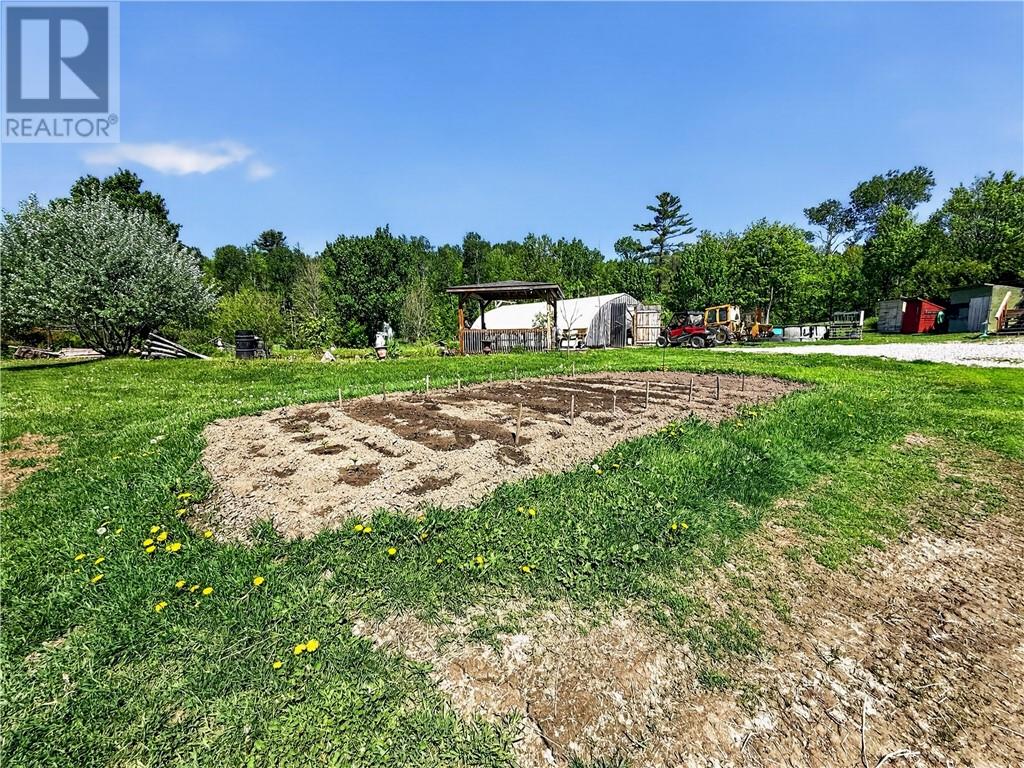 151 Graham Road - 40