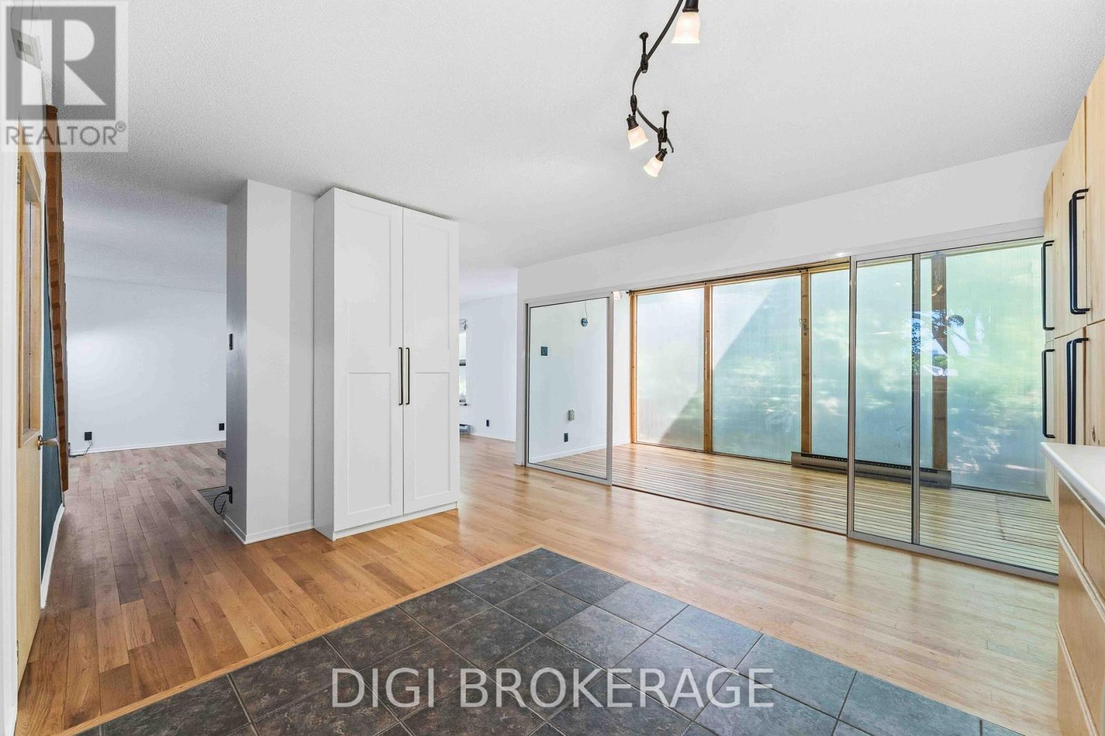 332 IONA STREET - 17