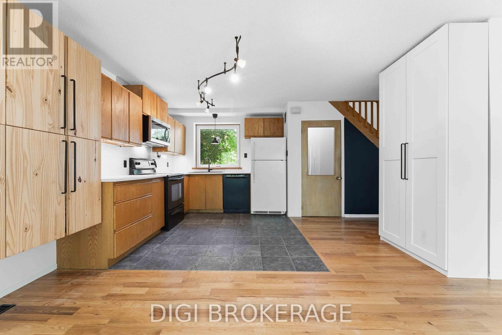332 IONA STREET - 19