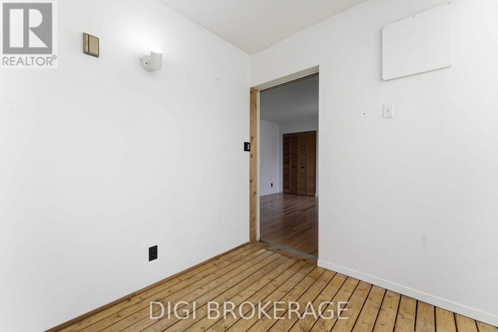 332 IONA STREET - 32