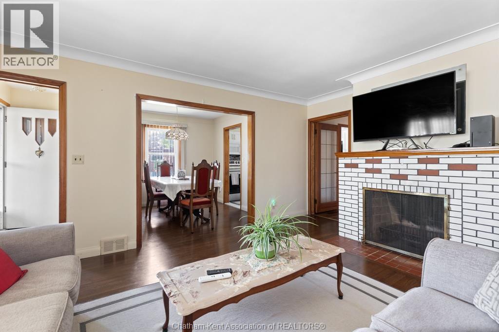 1402 Elsmere AVENUE - 14