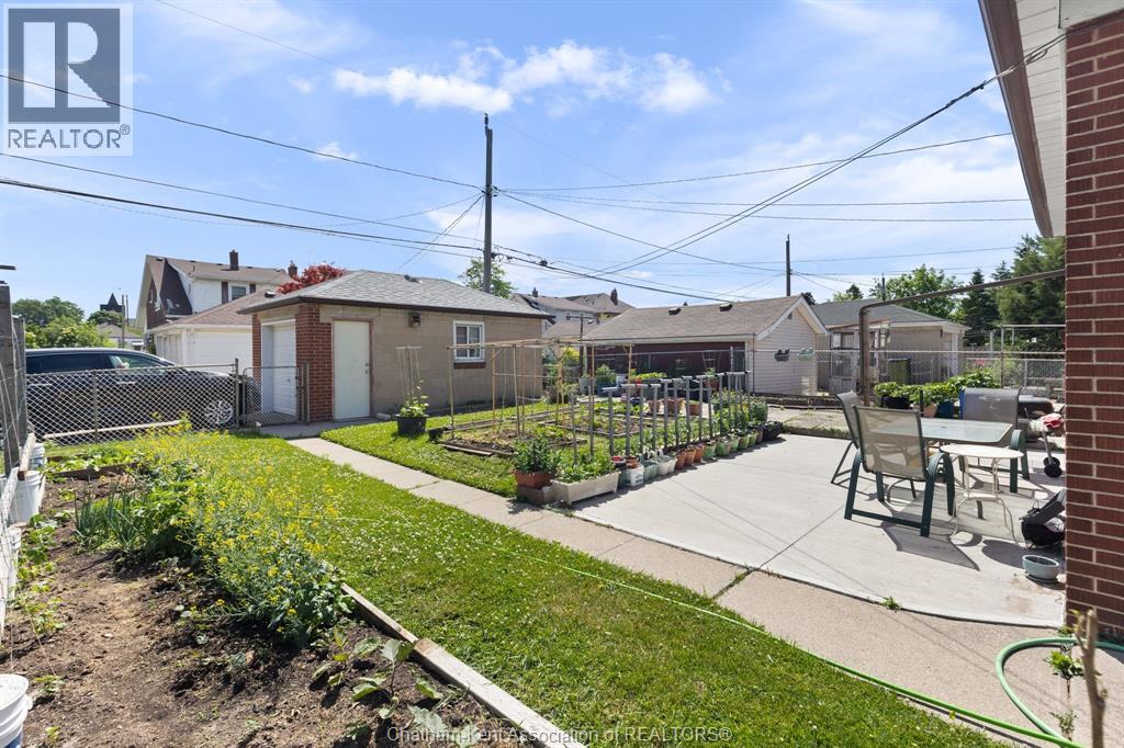 1402 Elsmere AVENUE - 32