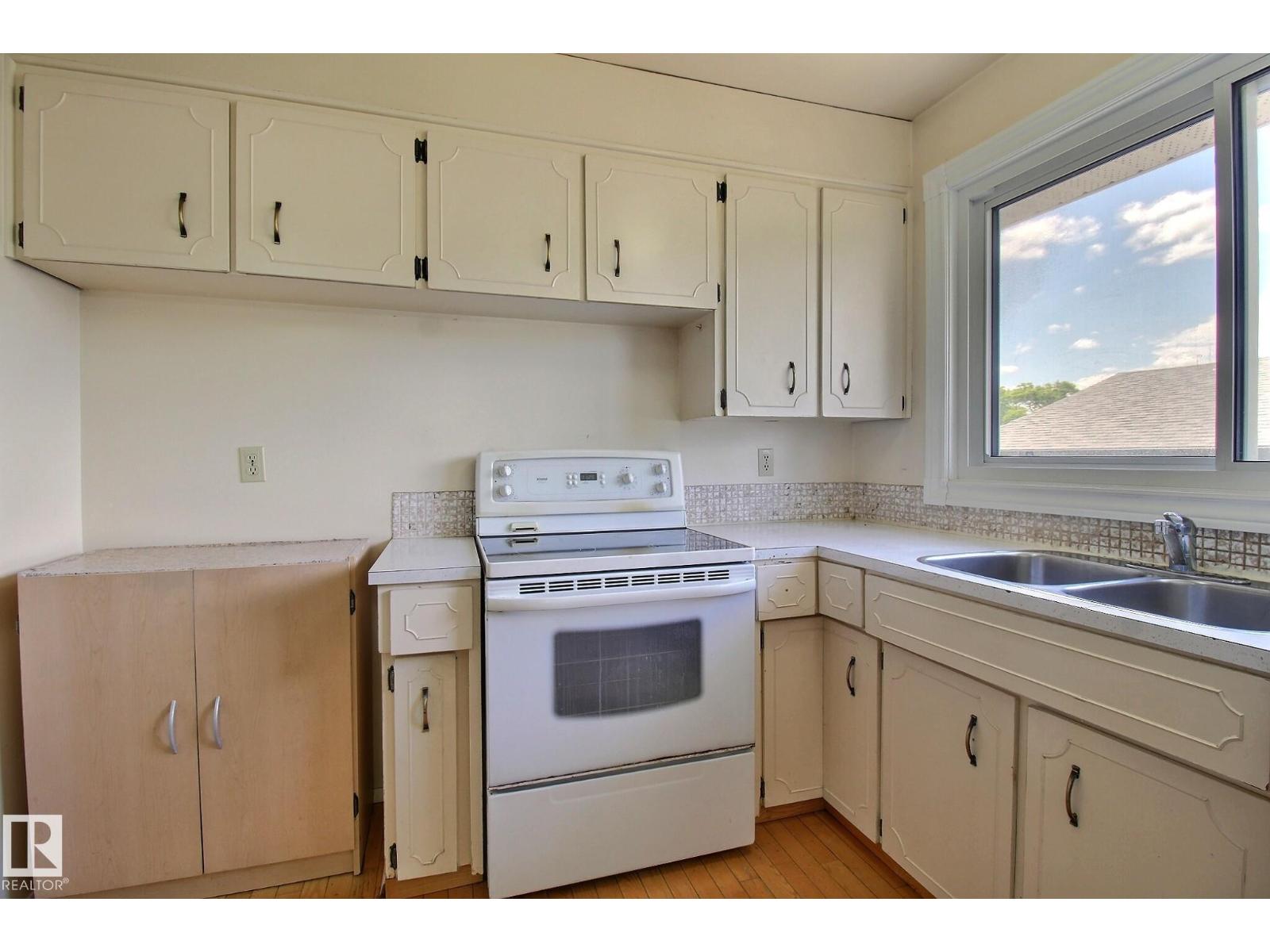 10803 40 AV NW — photo 12