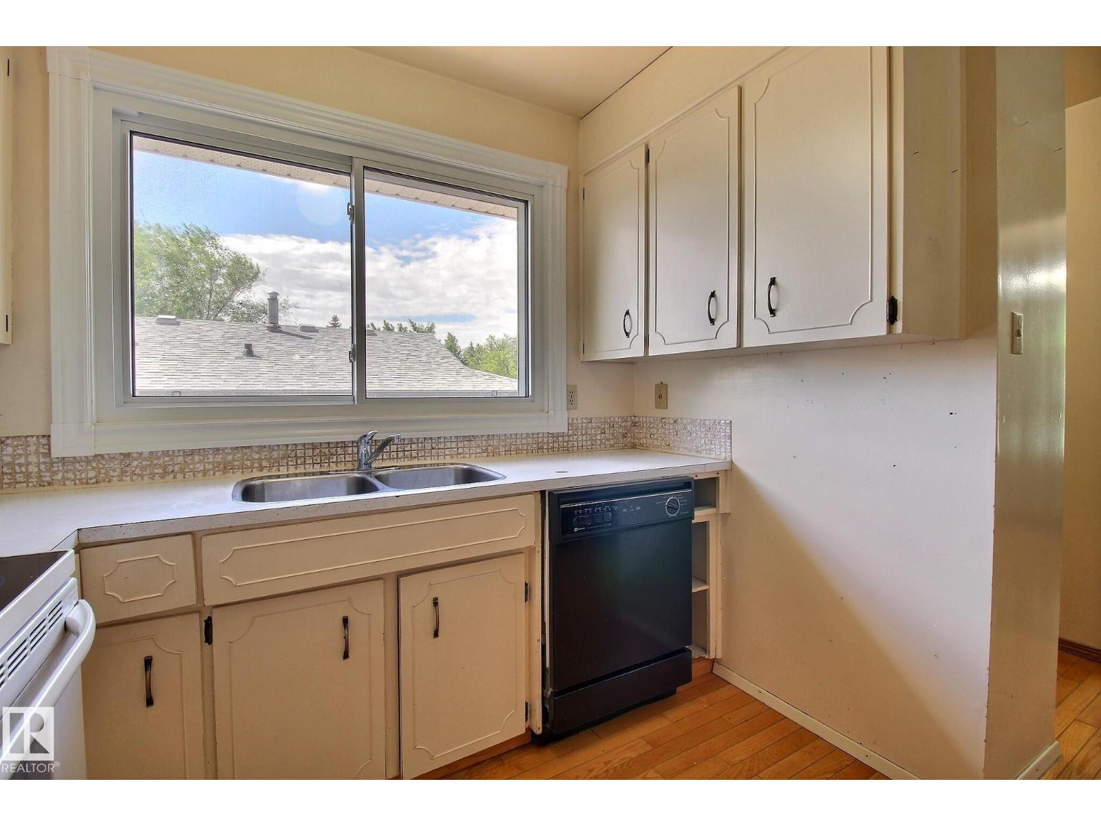 10803 40 AV NW — photo 13