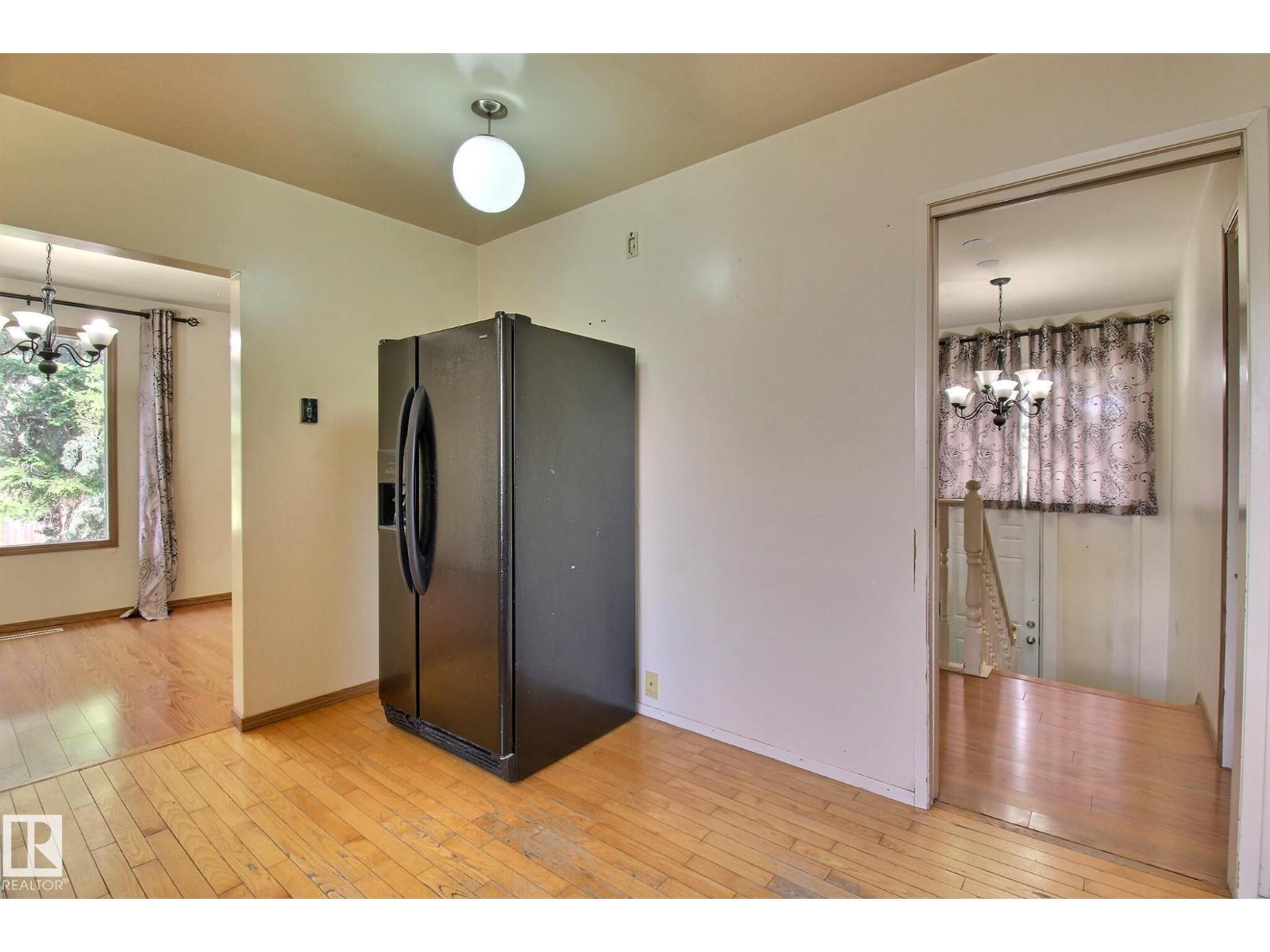 10803 40 AV NW — photo 14