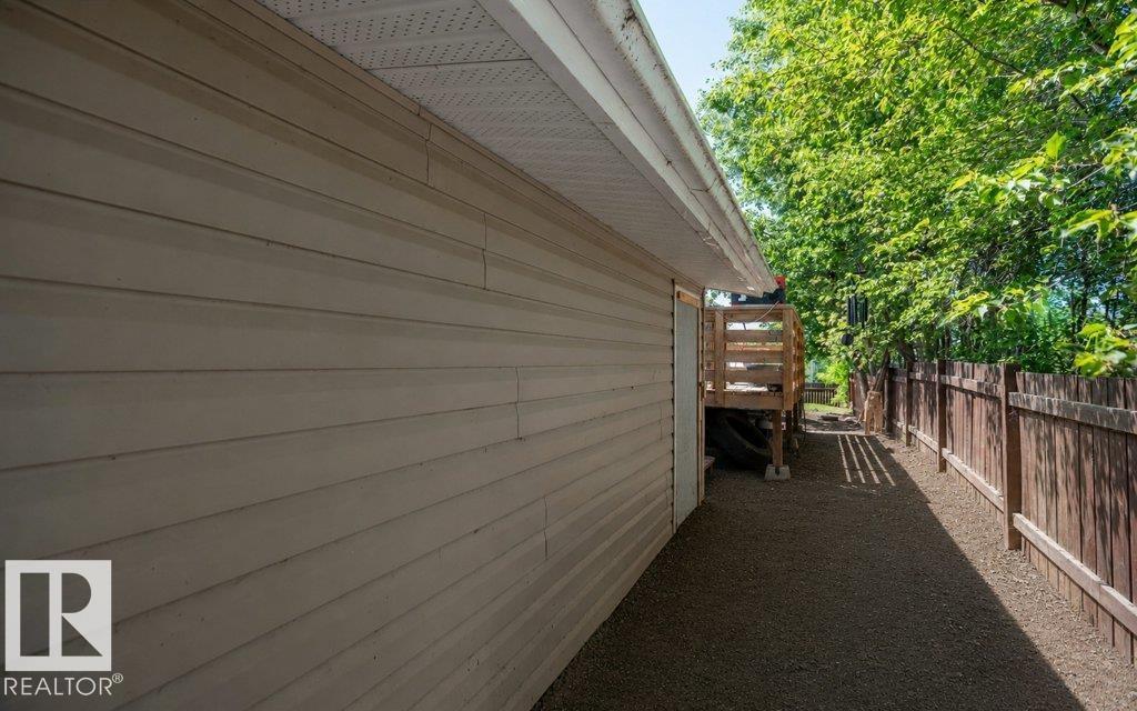 4816 51 ST - 36