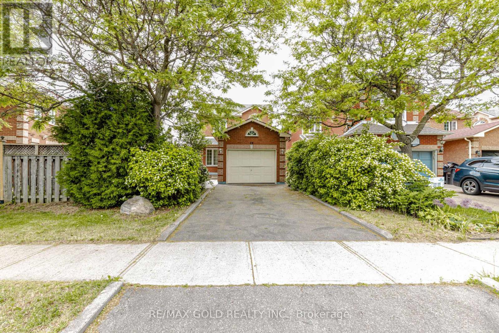 34 WHITE TAIL CRESCENT - 1