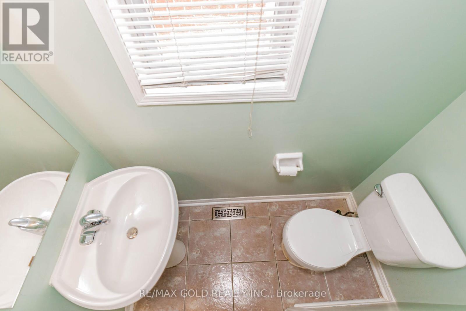 34 WHITE TAIL CRESCENT - 13