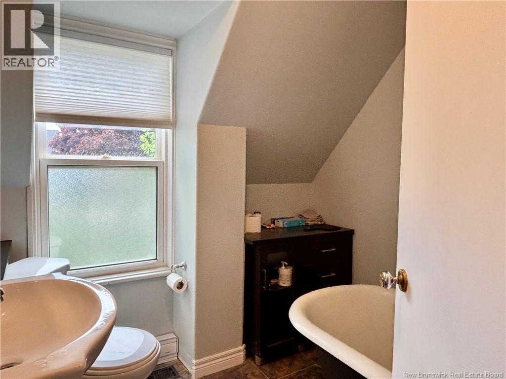 519 King George Hwy - 16