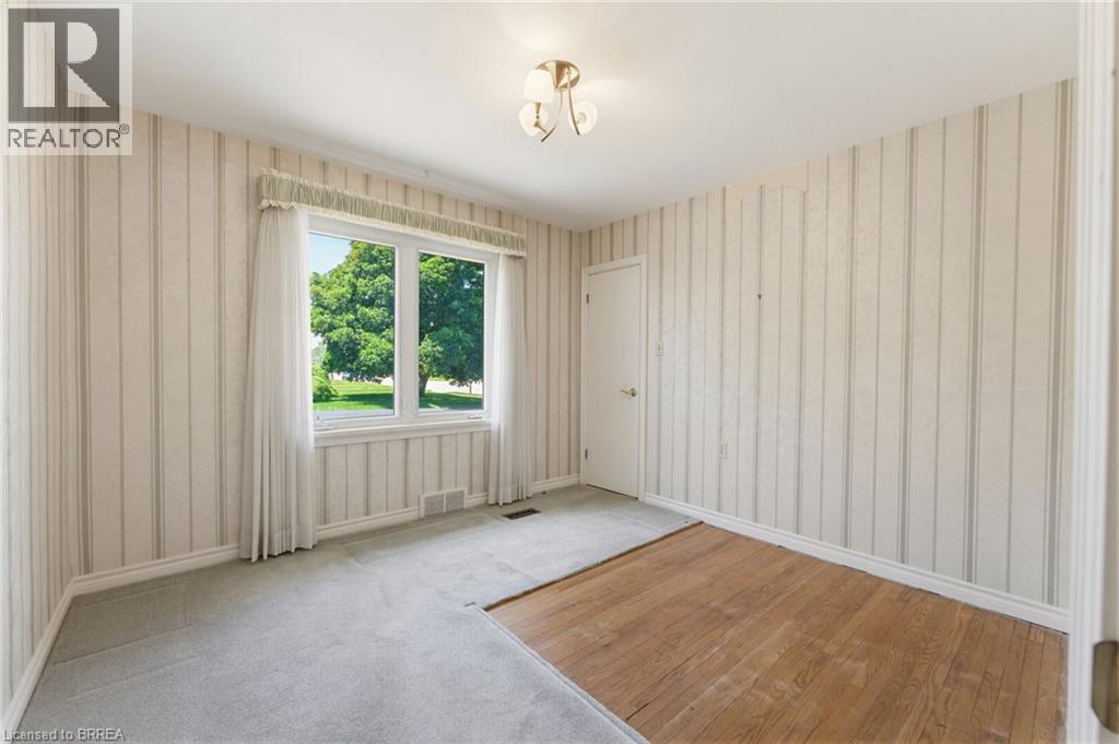 22 DUNSDON Street - 16