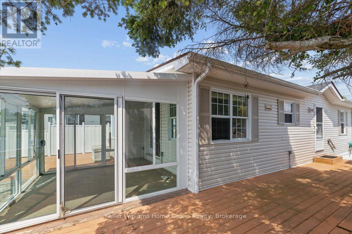 10 HEMLOCK CRESCENT - 11
