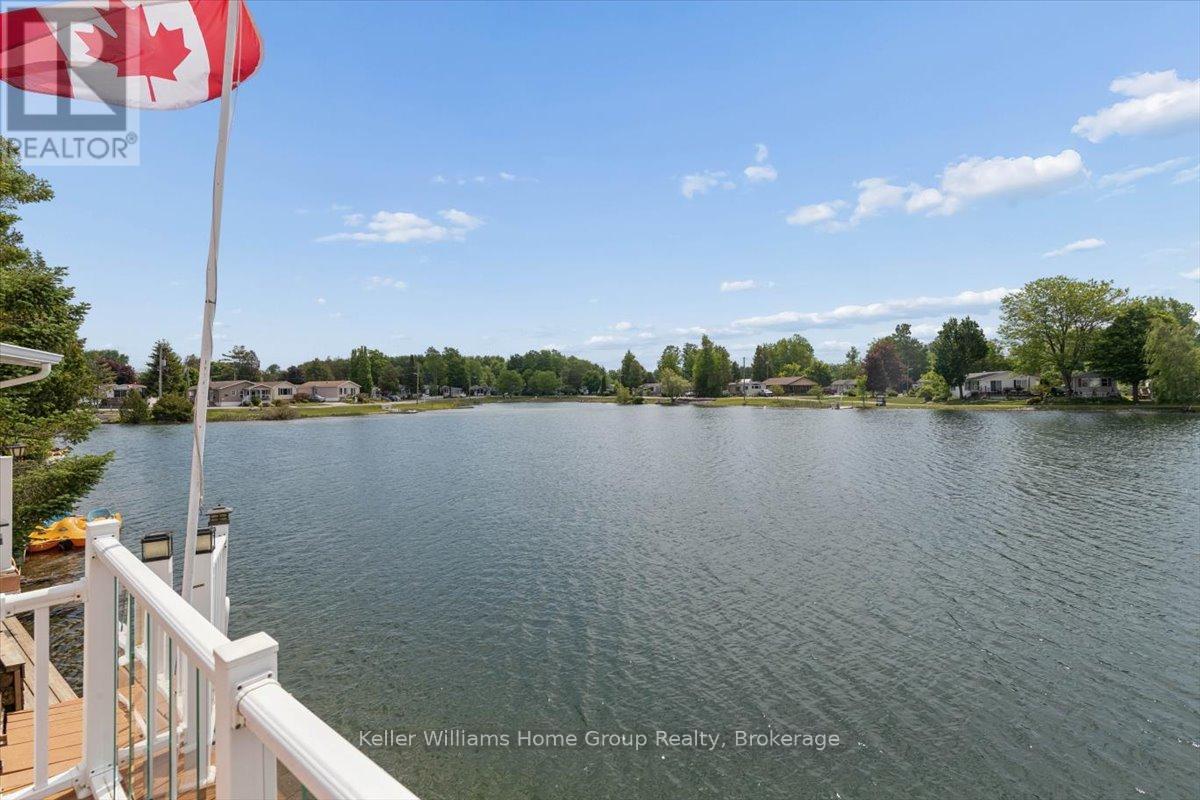 10 HEMLOCK CRESCENT - 10