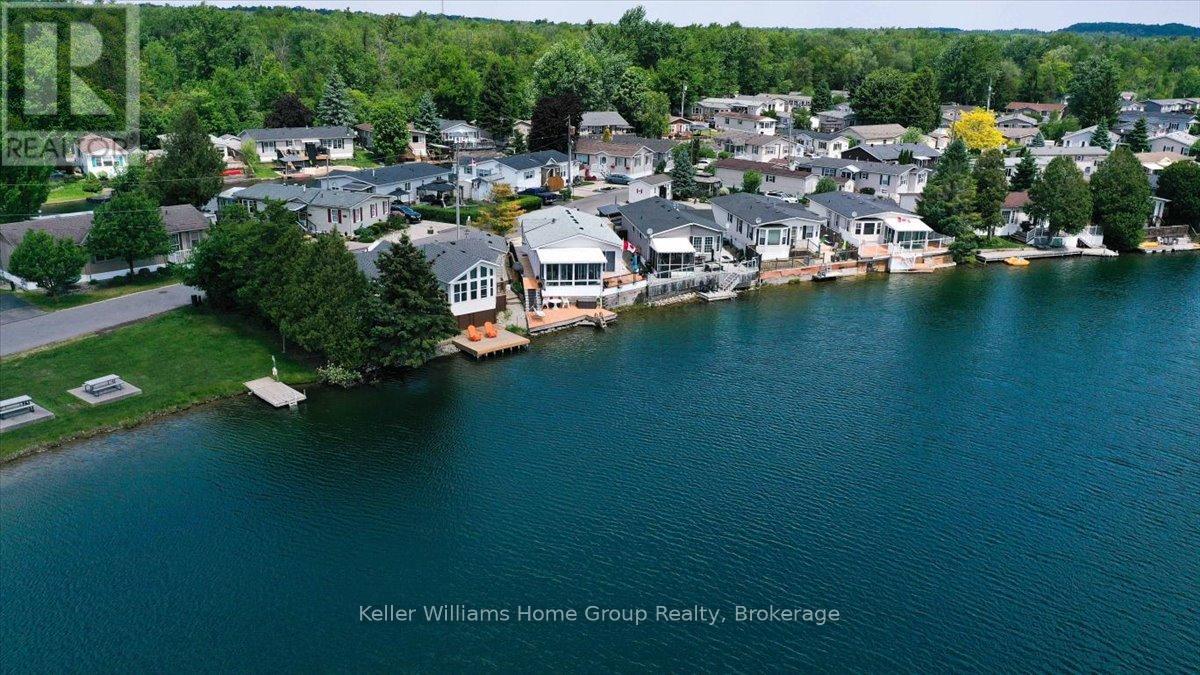 10 HEMLOCK CRESCENT - 2