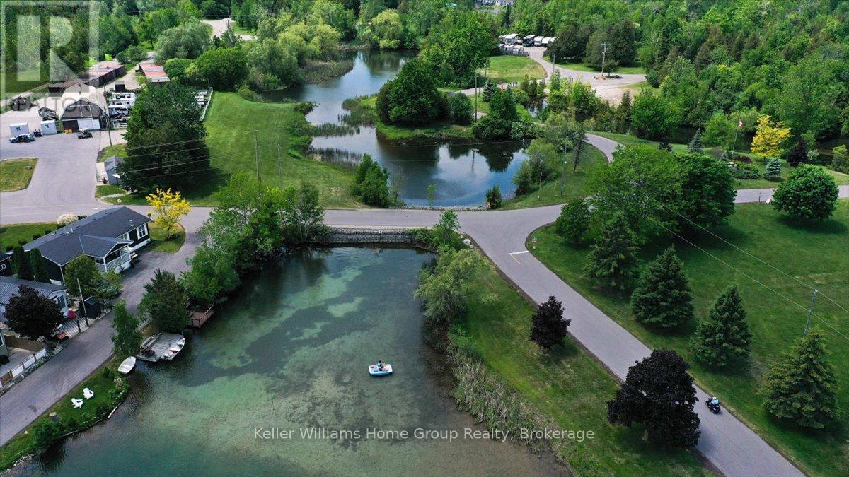 10 HEMLOCK CRESCENT - 4
