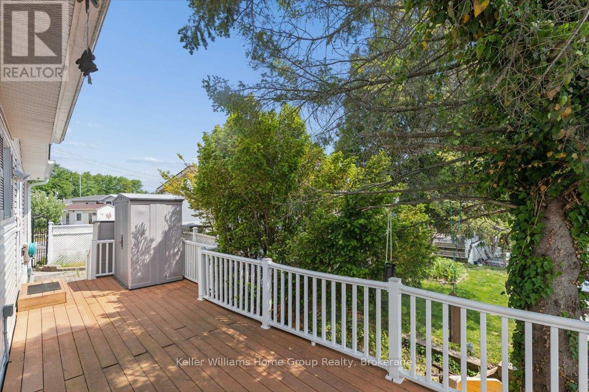 10 HEMLOCK CRESCENT - 8