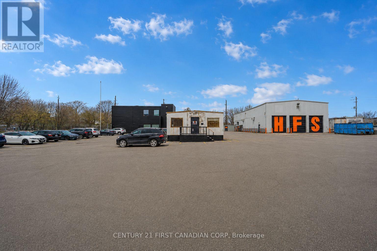 UNIT A - 400 WELLINGTON STREET N