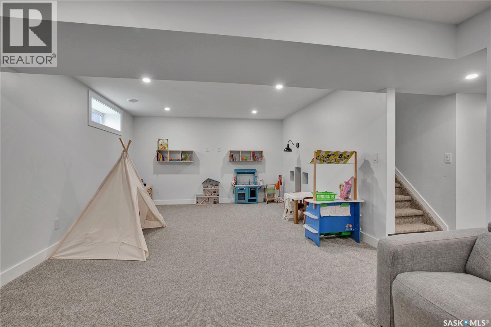 505 Crystal CRESCENT - 14