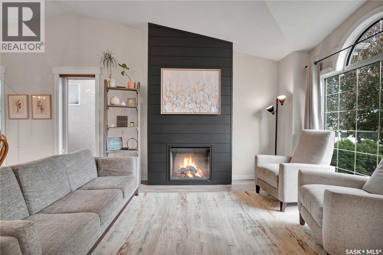 505 Crystal CRESCENT - 3