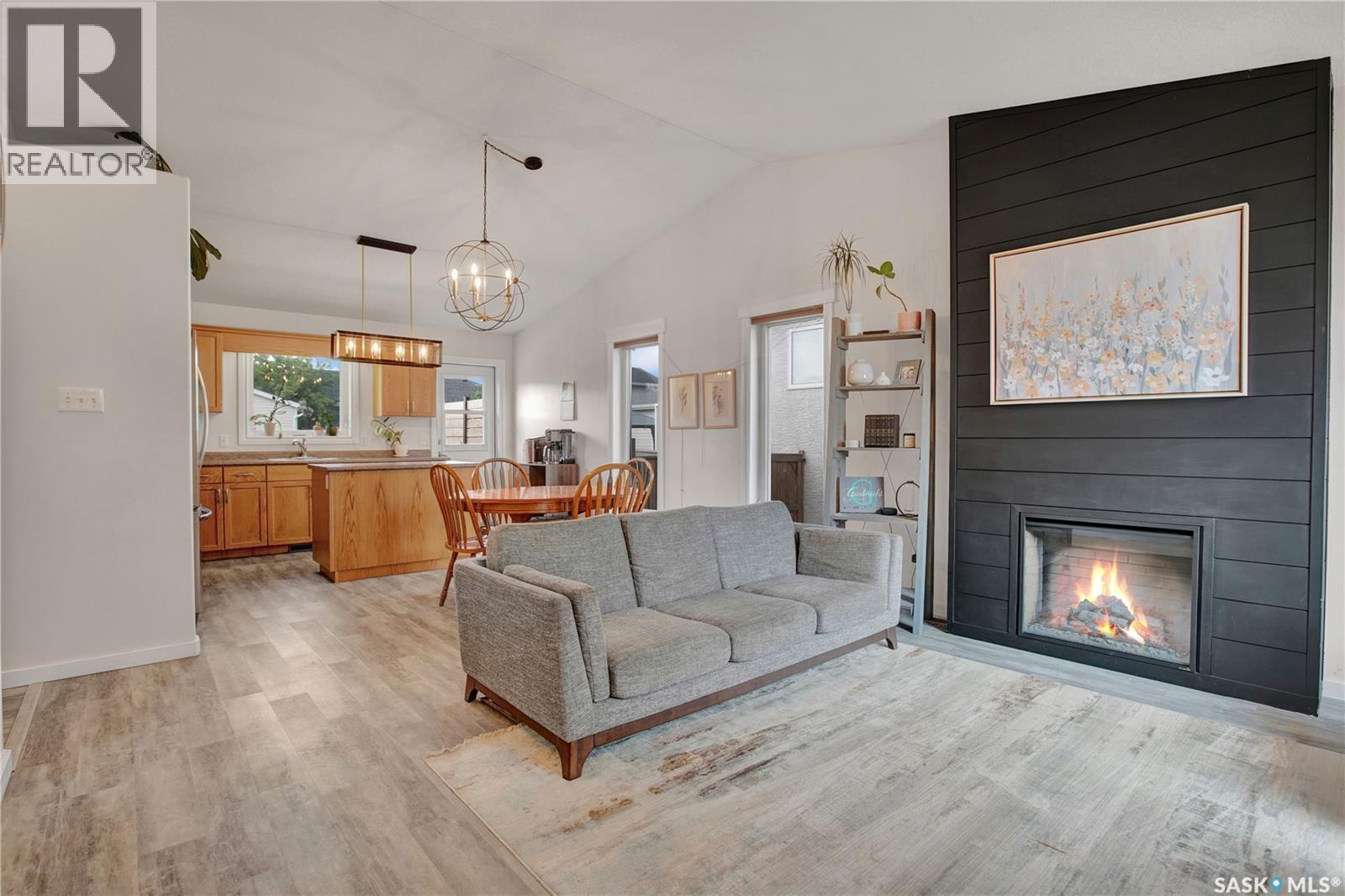 505 Crystal CRESCENT - 4