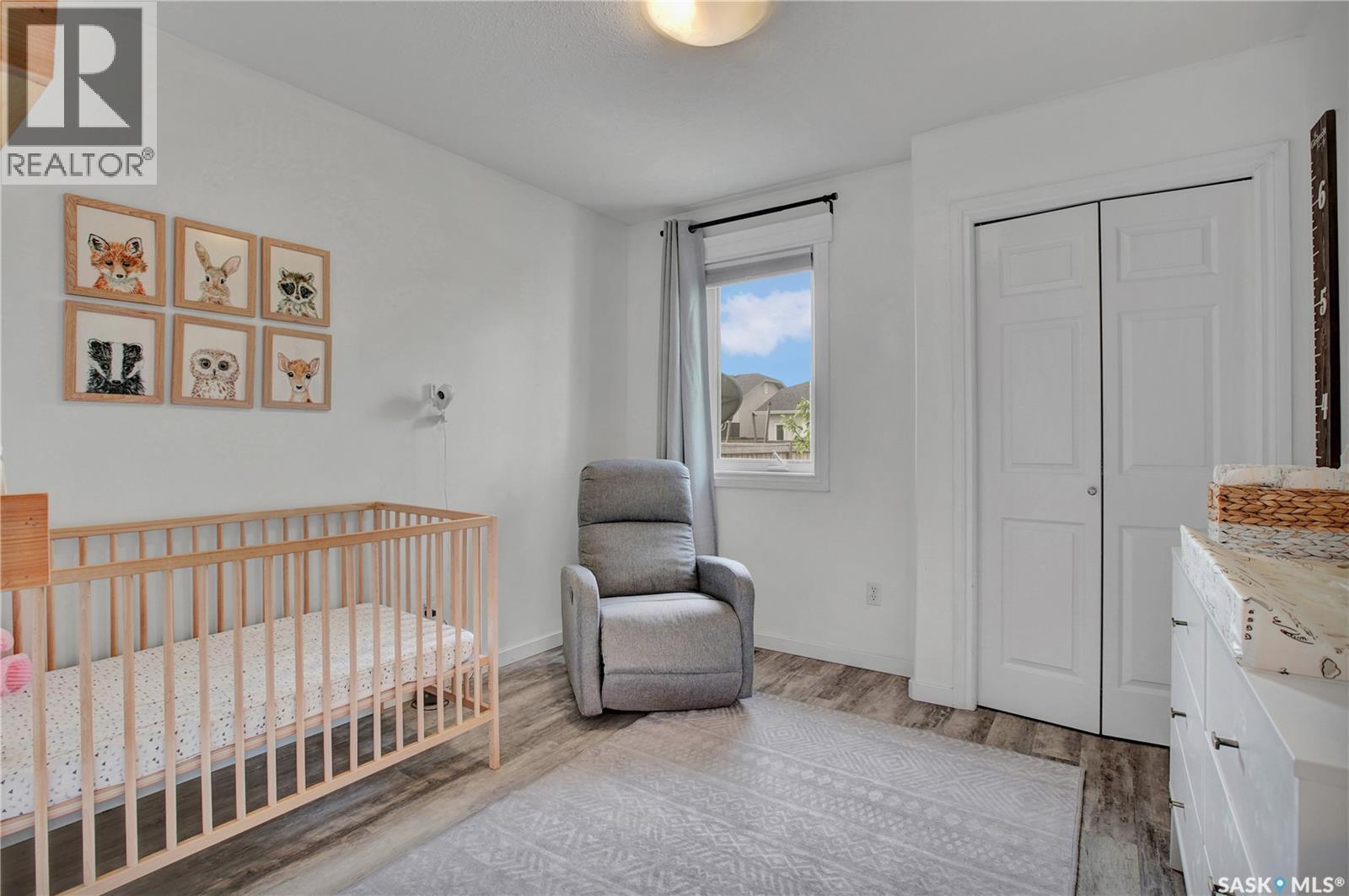 505 Crystal CRESCENT - 8