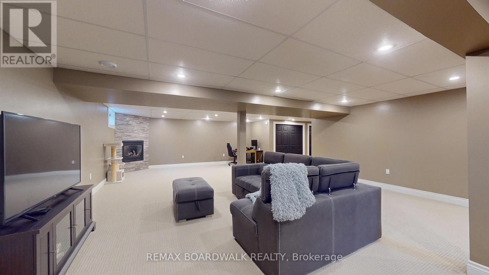 3 WILLOW DRIVE - 28