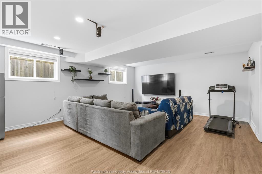 165 THOMAS AVENUE - 19