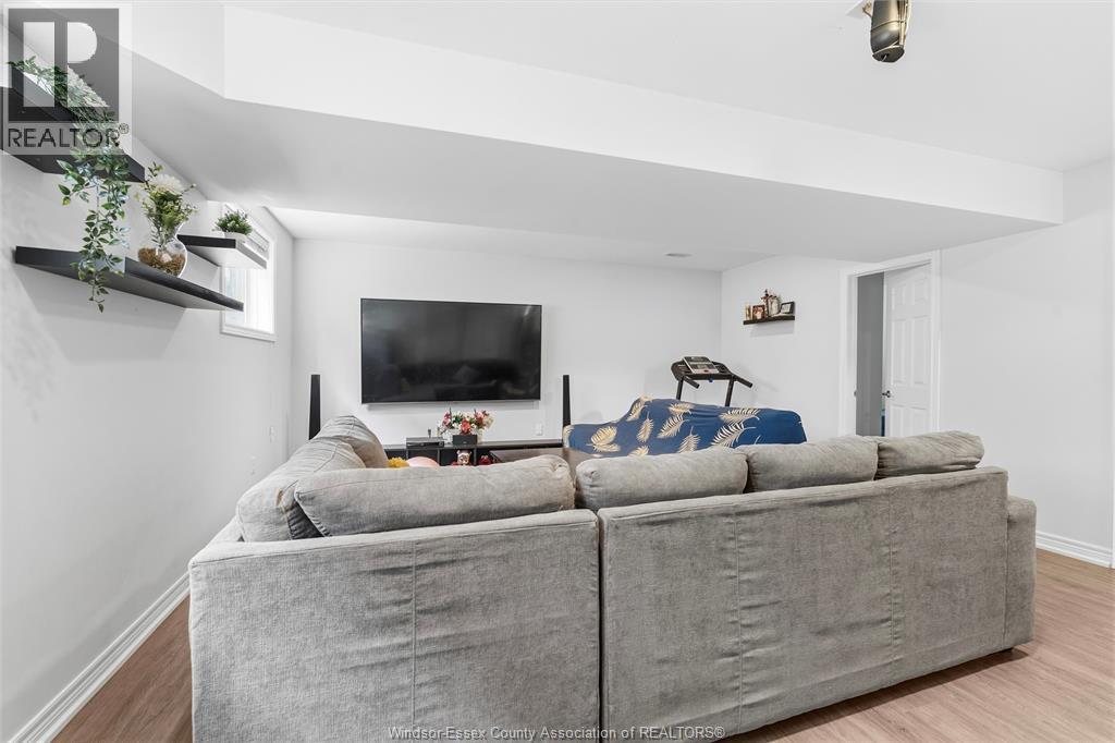 165 THOMAS AVENUE - 20