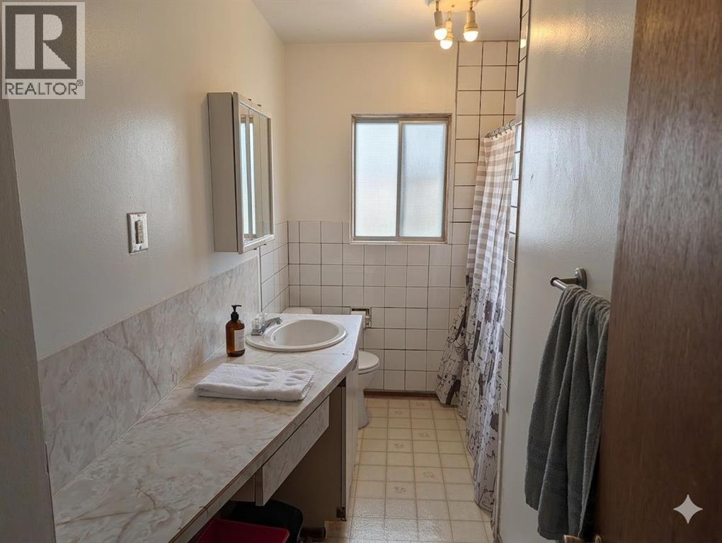 4612 50A Avenue - 8
